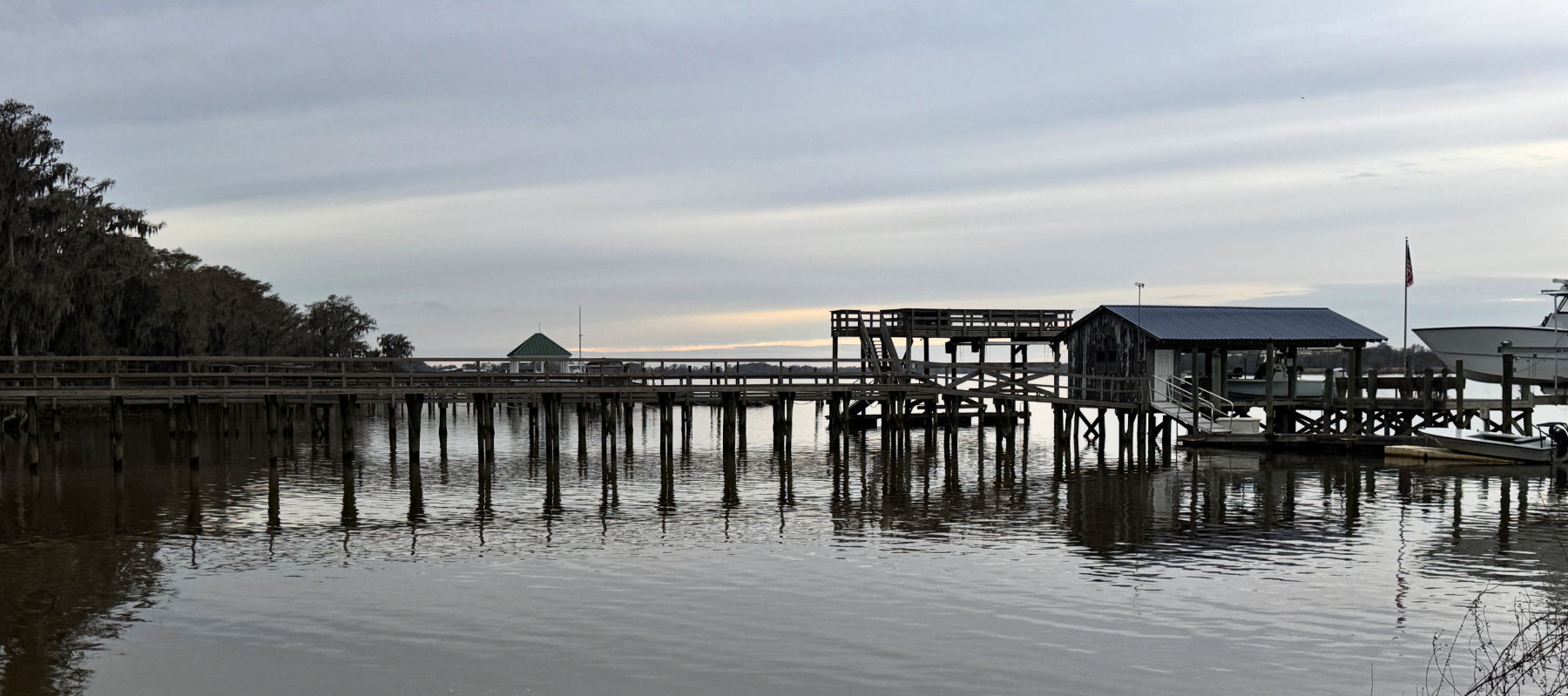Hagley Drive (road ends) docks