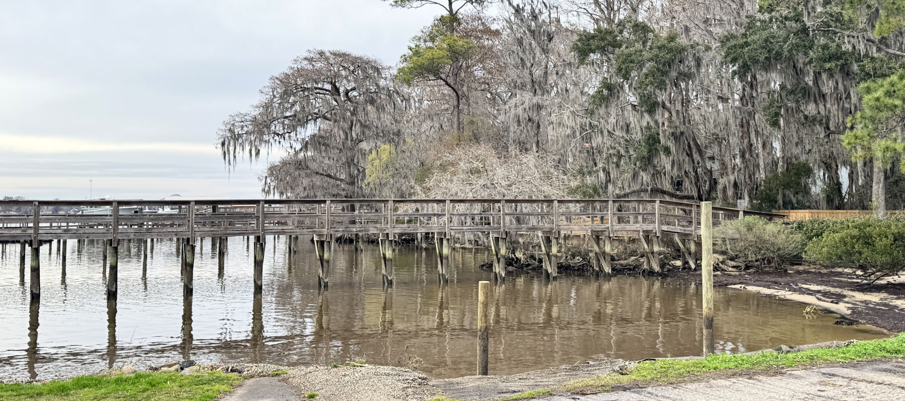 Hagley Drive (road ends) docks
